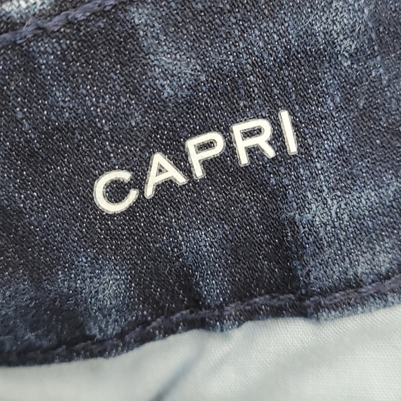 St. John's Bay Capri Women's Dark Wash Blue Denim Jeans Size 10 - Picture 7 of 12